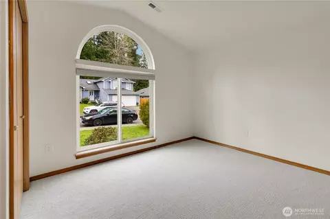 Bedroom - 13823 54th Ave SE, Everett, WA 98208 photo 5 of 7
