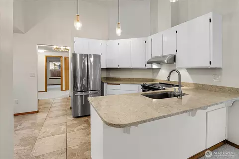 Kitchen - 13823 54th Ave SE, Everett, WA 98208 photo 2 of 2