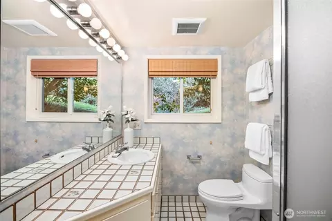 Bath - 1203 Madrona Ave, Everett, WA 98203 photo 3 of 3