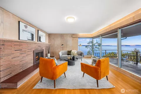 Living - 1203 Madrona Ave, Everett, WA 98203 photo 2 of 4