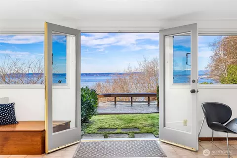 Entry Way - 1203 Madrona Ave, Everett, WA 98203 photo 1 of 1