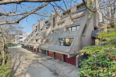 3030 14th Ave W #106, Seattle, WA 98119