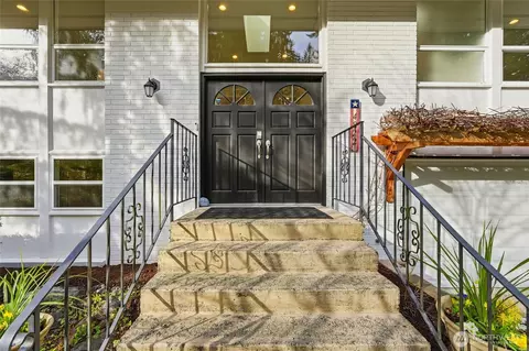 Entry Way - 4822 Fowler Ave, Everett, WA 98203 photo 1 of 2