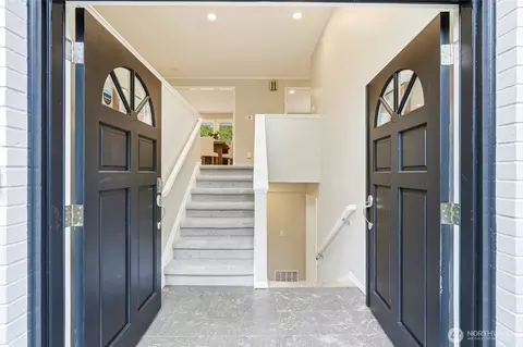 Entry Way - 4822 Fowler Ave, Everett, WA 98203 photo 2 of 2