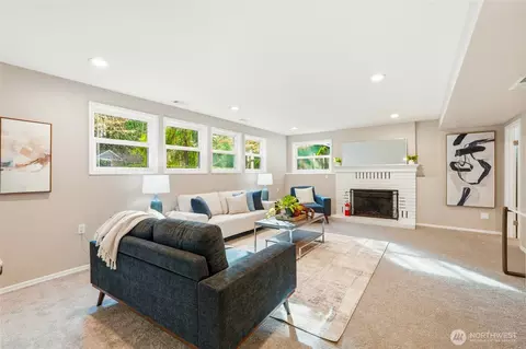 Living - 4822 Fowler Ave, Everett, WA 98203 photo 6 of 6