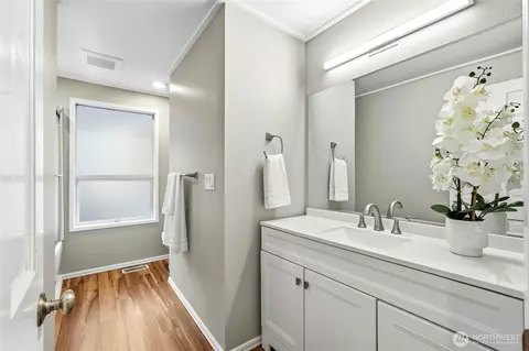 Bath - 4822 Fowler Ave, Everett, WA 98203 photo 2 of 2