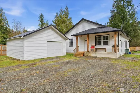 8470 Golden Valley Dr, Maple Falls, WA 98266