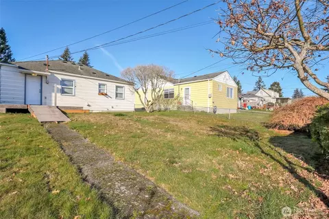 Exterior - 1717 Cedar St, Everett, WA 98201 photo 4 of 5