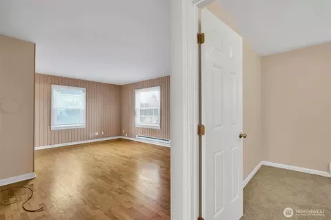 Living - 1717 Cedar St, Everett, WA 98201 photo 6 of 6
