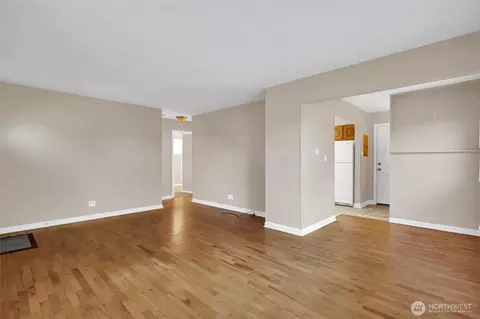 Living - 1717 Cedar St, Everett, WA 98201 photo 5 of 6