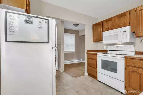 Kitchen - 1717 Cedar St, Everett, WA 98201 photo 2 of 2