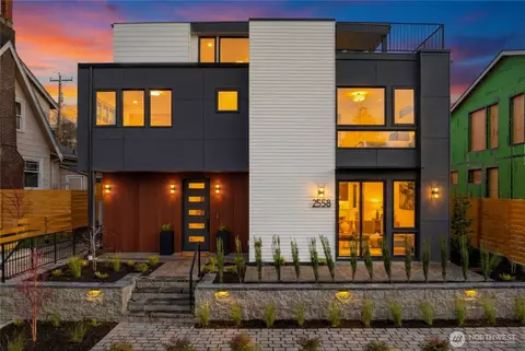 2558 30th Ave W, Seattle, WA 98199