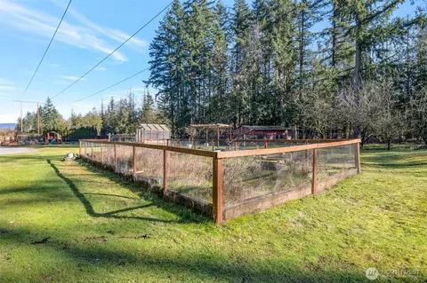 Exterior - 37905 250th Ave SE, Enumclaw, WA 98022 photo 12 of 15