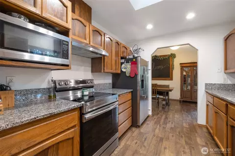 Kitchen - 37905 250th Ave SE, Enumclaw, WA 98022 photo 2 of 3