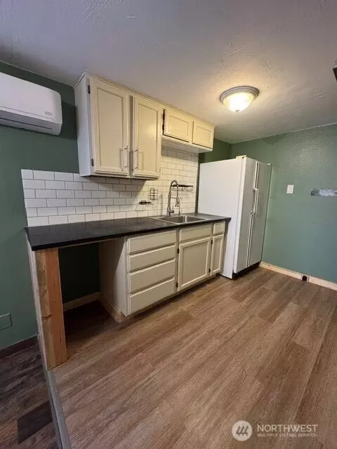 Kitchen - 37905 250th Ave SE, Enumclaw, WA 98022 photo 3 of 3