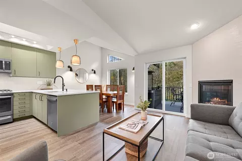 1818 Rosewood Ln, Bellingham, WA 98225