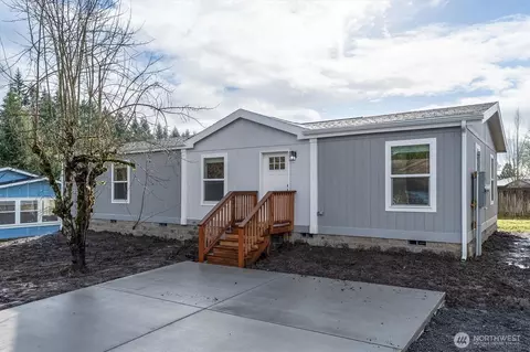601 Helton St #1/2, Castle Rock, WA 98611
