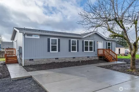 601 Helton St, Castle Rock, WA 98611