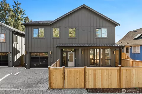 1707 NE 117th St, Seattle, WA 98125