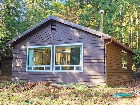 121 Bay View Ave, Brinnon, WA 98320