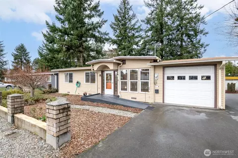 2604 NE 7th St, Renton, WA 98056