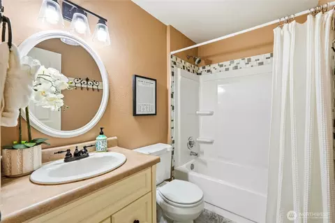 Bath - 2728 164th Pl SE, Bothell, WA 98012 photo 4 of 4