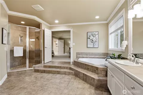 Bath - 3931 221st Pl SE, Bothell, WA 98021 photo 2 of 4