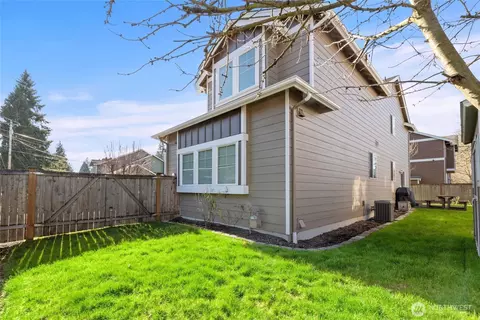 Exterior - 11226 2nd Ave SE, Everett, WA 98208 photo 5 of 6