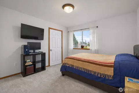 Bedroom - 11226 2nd Ave SE, Everett, WA 98208 photo 4 of 5