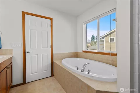 Bath - 11226 2nd Ave SE, Everett, WA 98208 photo 1 of 2