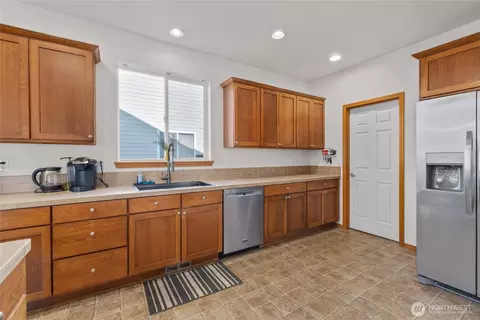 Kitchen - 11226 2nd Ave SE, Everett, WA 98208 photo 4 of 4