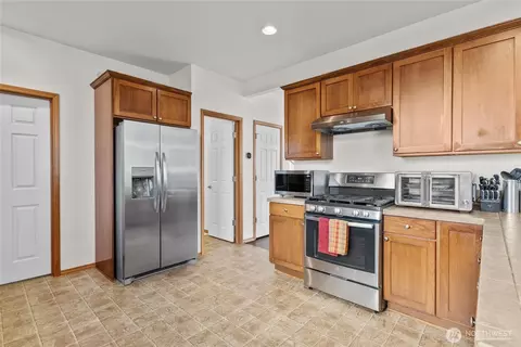 Kitchen - 11226 2nd Ave SE, Everett, WA 98208 photo 2 of 4