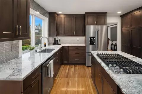 Kitchen - 19025 29th Ave SE, Bothell, WA 98012 photo 2 of 6