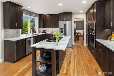 Kitchen - 19025 29th Ave SE, Bothell, WA 98012 photo 3 of 6