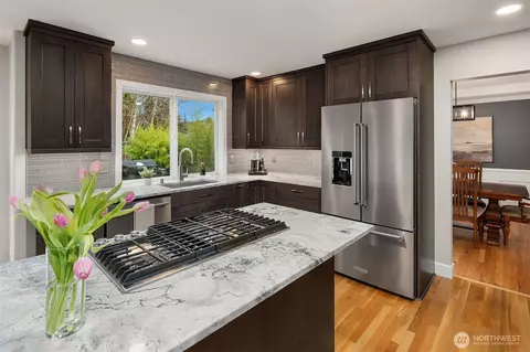 Kitchen - 19025 29th Ave SE, Bothell, WA 98012 photo 5 of 6