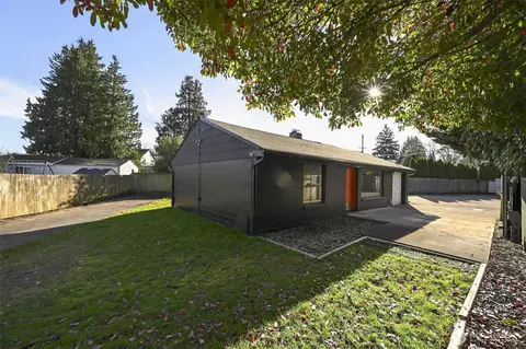 207 S 108th Pl, Seattle, WA 98168