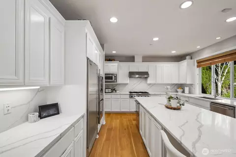 Kitchen - 14615 3rd Dr SE, Mill Creek, WA 98012 photo 6 of 8