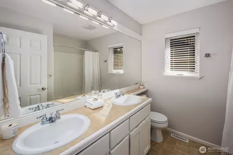 Bath - 14615 3rd Dr SE, Mill Creek, WA 98012 photo 2 of 4