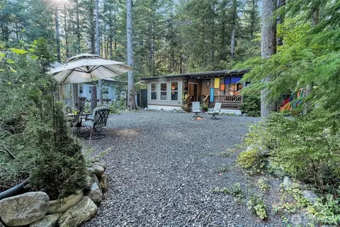 48 4 Branch Cir, Deming, WA 98244