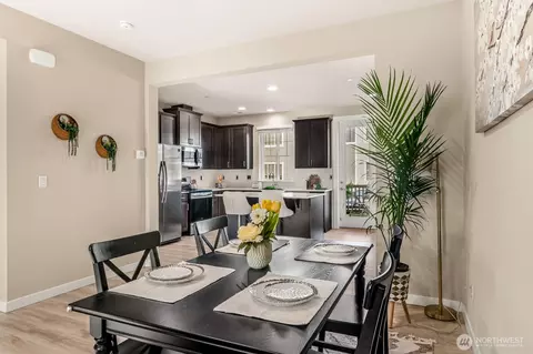Dining - 1621 Seattle Hill Rd #Q3, Bothell, WA 98012 photo 3 of 3