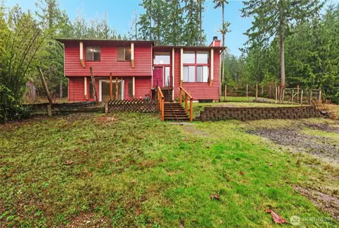 13607 W Raven Ln, Bremerton, WA 98312