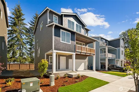 18518 SE 271st Pl, Covington, WA 98042