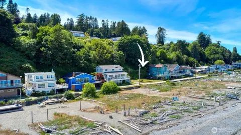 215 Bay View Dr, Point Roberts, WA 98281
