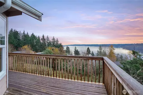 1934 W Earhart St, Bremerton, WA 98312