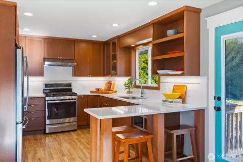 Kitchen - 910 9th Ave N, Edmonds, WA 98020 photo 1 of 4