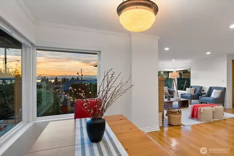 Dining - 910 9th Ave N, Edmonds, WA 98020 photo 3 of 4