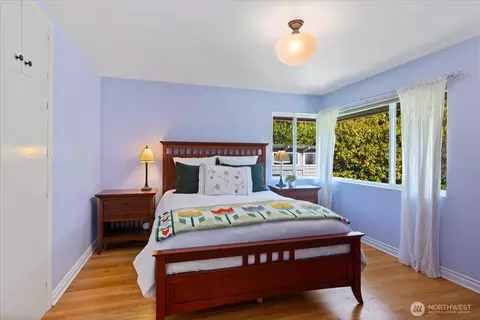 Bedroom - 910 9th Ave N, Edmonds, WA 98020 photo 1 of 4