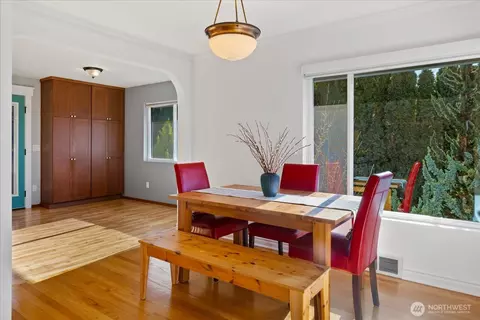 Dining - 910 9th Ave N, Edmonds, WA 98020 photo 2 of 4