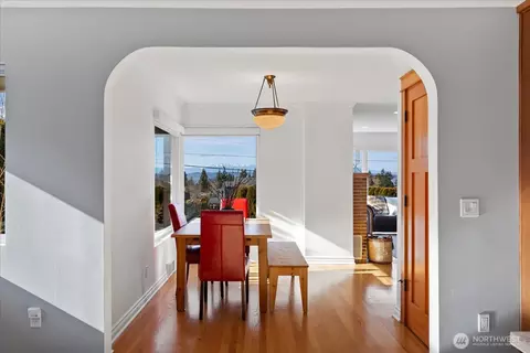 Dining - 910 9th Ave N, Edmonds, WA 98020 photo 4 of 4