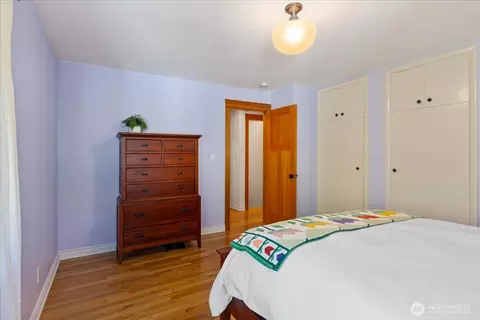 Bedroom - 910 9th Ave N, Edmonds, WA 98020 photo 2 of 4